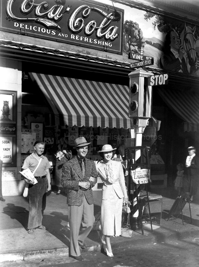Robert Cummings 1936 3 Wm.jpg